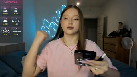 Snapshot of ju_lii chatting on 11-14-25, 01:32 Julia and Julia online show from 11-14-25, 01:32