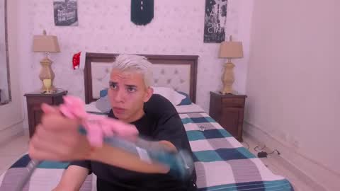 Snapshot of juan_lovers chatting on 12-06-24, 12:38 J U A N L O V E R S online show from 12-06-24, 12:38