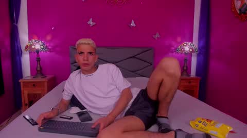 Snapshot of juan_lovers chatting on 12-10-24, 01:55 J U A N L O V E R S online show from 12-10-24, 01:55