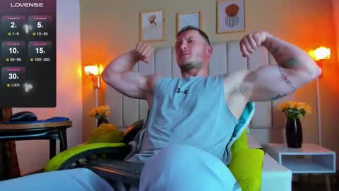 Snapshot of juan_prior chatting on 10-16-25, 01:45 JUAN online show from 10-16-25, 01:45