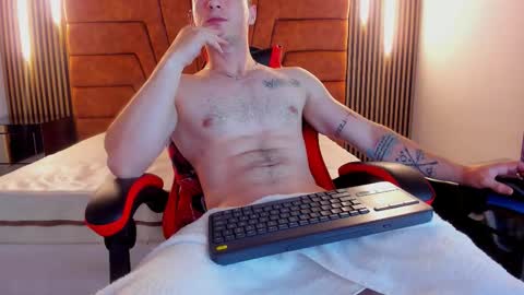 Snapshot of juan_prior chatting on 11-20-25, 04:45 JUAN online show from 11-20-25, 04:45