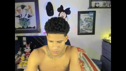 Snapshot of juanbigcock21cm chatting on 11-24-25, 03:17 juan jose online show from 11-24-25, 03:17