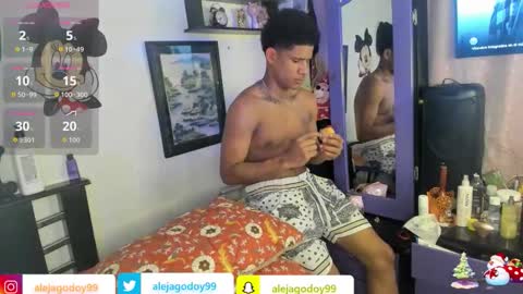 Snapshot of juanbigcock21cm chatting on 11-28-25, 11:40 juan jose online show from 11-28-25, 11:40