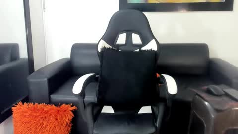 Juan Diego Uribe online show from 03-08-25, 02:19
