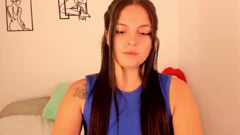 Snapshot of juanilittle chatting on 09-28-25, 08:25 juani online show from 09-28-25, 08:25