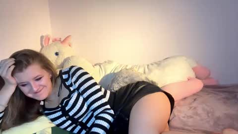 Snapshot of judieswales chatting on 11-24-25, 07:13 Gera online show from 11-24-25, 07:13