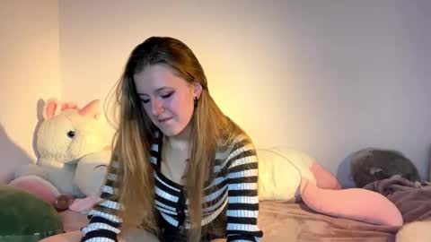 Snapshot of judieswales chatting on 11-25-25, 04:40 Gera online show from 11-25-25, 04:40