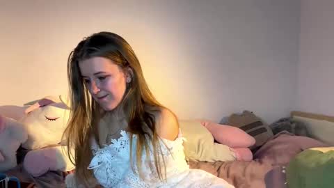 Snapshot of judieswales chatting on 12-15-25, 07:51 Gera online show from 12-15-25, 07:51