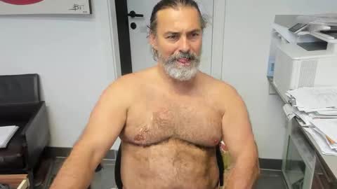 Snapshot of juergenkru chatting on 11-19-25, 04:07 Giovanni50pro online show from 11-19-25, 04:07