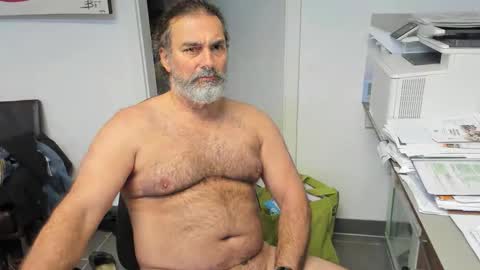 Snapshot of juergenkru chatting on 11-25-25, 12:05 Giovanni50pro online show from 11-25-25, 12:05