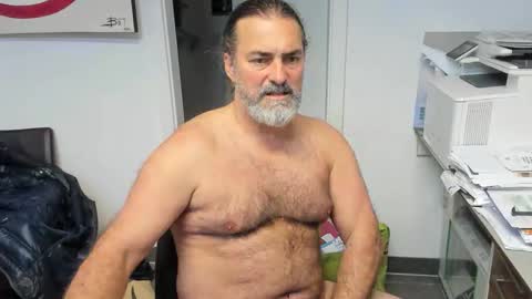 Snapshot of juergenkru chatting on 11-26-25, 04:30 Giovanni50pro online show from 11-26-25, 04:30