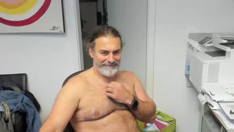 Snapshot of juergenkru chatting on 11-27-25, 03:03 Giovanni50pro online show from 11-27-25, 03:03