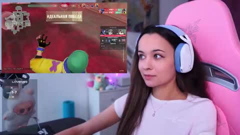 Angelina online show from 10-28-25, 11:25