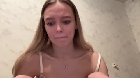 Snapshot of juicy_angels chatting on 02-22-25, 03:14 alexa online show from 02-22-25, 03:14