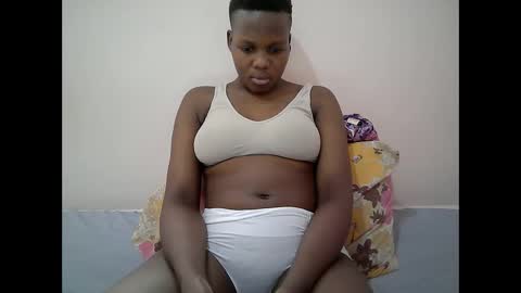 juicy_bella2 online show from 09-24-25, 10:29