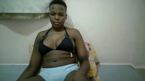 juicy_bella2 online show from 09-27-25, 05:29