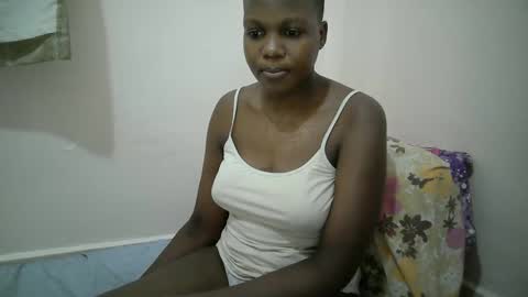 juicy_bella2 online show from 09-28-25, 12:54
