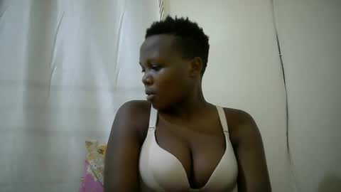 juicy_bella2 online show from 10-11-25, 07:34