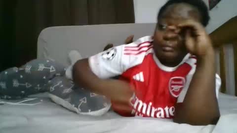 Snapshot of juicybooty_001 chatting on 11-27-25, 09:00 Sweetass online show from 11-27-25, 09:00