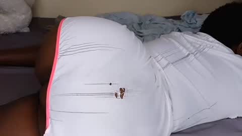 Snapshot of juicybooty_001 chatting on 01-16-26, 05:33 Sweetass online show from 01-16-26, 05:33