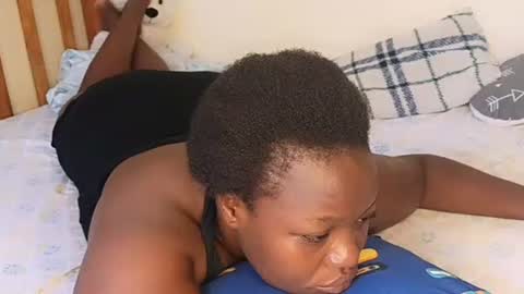 Snapshot of juicybooty_001 chatting on 02-06-26, 10:40 Sweetass online show from 02-06-26, 10:40