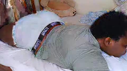 Snapshot of juicybooty_001 chatting on 03-12-26, 09:59 Sweetass online show from 03-12-26, 09:59