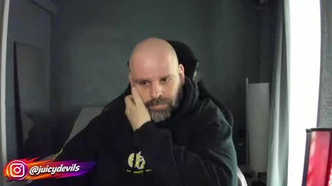 Snapshot of juicylounge chatting on 04-16-26, 11:22 JuicyLounge online show from 04-16-26, 11:22