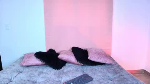 Jules and Gia online show from 11-02-25, 01:35