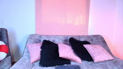 Jules and Gia online show from 11-23-25, 07:24