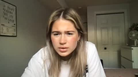 Snapshot of julessummers chatting on 12-16-25, 07:41 julessummers online show from 12-16-25, 07:41