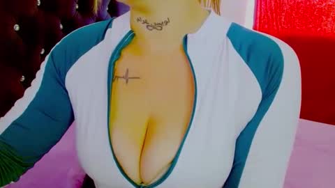  Juliana Torres  online show from 10-29-25, 07:48