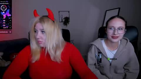 Snapshot of juli_kisss chatting on 09-10-25, 07:25 juli kisss online show from 09-10-25, 07:25