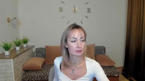 julia__cherry_ online show from 12-06-24, 09:02