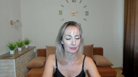 julia__cherry_ online show from 12-08-24, 07:47