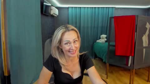 julia__cherry_ online show from 09-21-25, 02:19