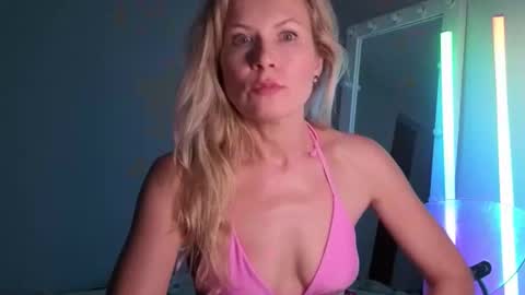 julia_giulia online show from 09-14-25, 12:43
