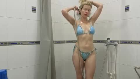 julia_giulia online show from 11-01-25, 09:00