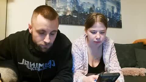 julia_official online show from 02-12-25, 08:29