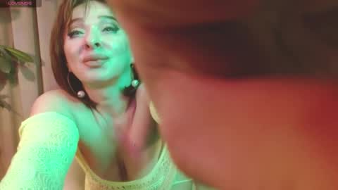 Snapshot of julia_renard chatting on 10-12-25, 05:45 Julia online show from 10-12-25, 05:45