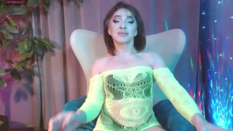 Snapshot of julia_renard chatting on 10-24-25, 05:31 Julia online show from 10-24-25, 05:31