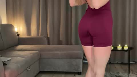 Snapshot of julia_rle chatting on 10-22-25, 08:08 Julia R Le online show from 10-22-25, 08:08