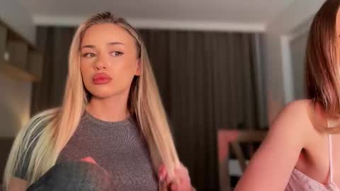 Snapshot of julia_rle chatting on 11-12-25, 11:47 Julia R Le online show from 11-12-25, 11:47