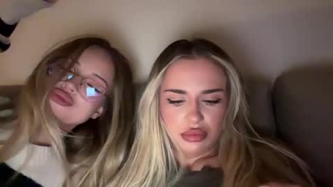 Snapshot of julia_rle chatting on 11-24-25, 11:04 Julia R Le online show from 11-24-25, 11:04