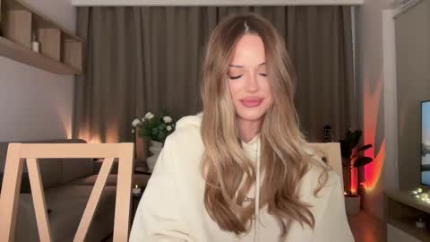 Snapshot of julia_rle chatting on 11-28-25, 10:56 Julia R Le online show from 11-28-25, 10:56