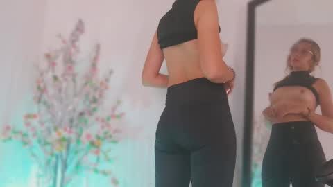 Snapshot of julia_roberts420 chatting on 03-10-25, 07:07 Julia Schedule 10 pm to 4 am GTM-5 online show from 03-10-25, 07:07