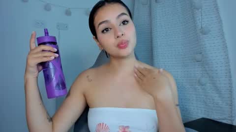 julia_strauns online show from 01-27-25, 05:47