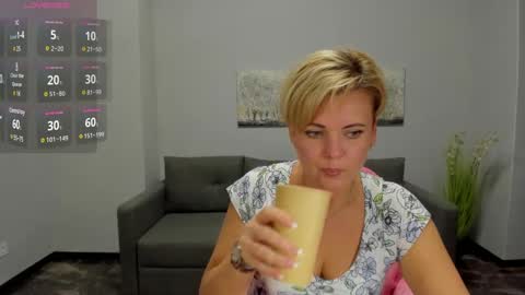 Snapshot of julia_wilsons chatting on 12-06-24, 01:44 Julia online show from 12-06-24, 01:44