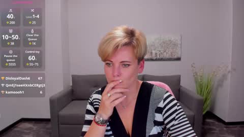 Snapshot of julia_wilsons chatting on 12-11-24, 04:42 Julia online show from 12-11-24, 04:42