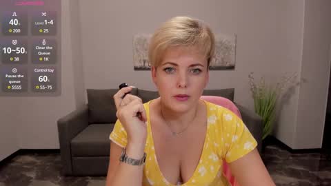 Snapshot of julia_wilsons chatting on 12-15-24, 11:12 Julia online show from 12-15-24, 11:12