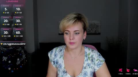 Snapshot of julia_wilsons chatting on 12-17-24, 01:05 Julia online show from 12-17-24, 01:05